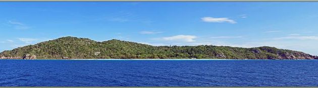 Dans la matinée, l'île d'Aride vue lors de notre arrivée en bateau - Seychelles