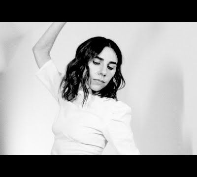 PJ HARVEY reprend JOY DIVISION