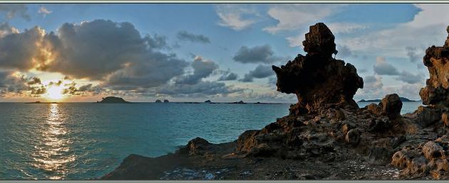 Coucher de soleil vu des "vomissures du Diable" - Nosy Tsarabanjina - Archipel des Mitsio - Madagascar