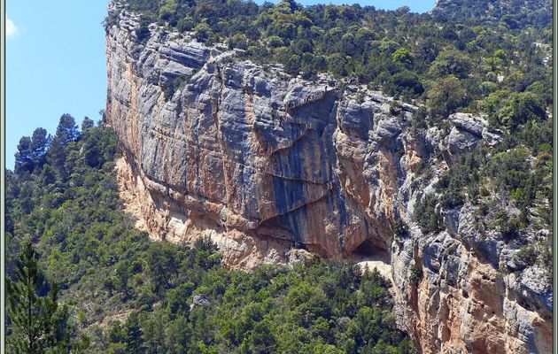 Randonnée au Congost de Mont-Rebei : les "escaleras" accrochés à flanc de falaise et que nous allons descendre sous peu - Aragon/Catalogne - Espagne