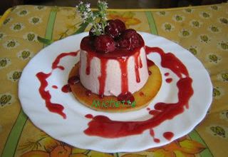 Bavarois aux framboises et thym, financier, caramel à la framboise