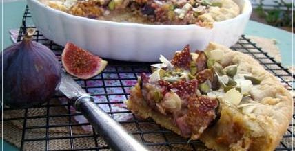 TARTE RUSTIQUE AUX FIGUES AMANDES ET PISTACHES