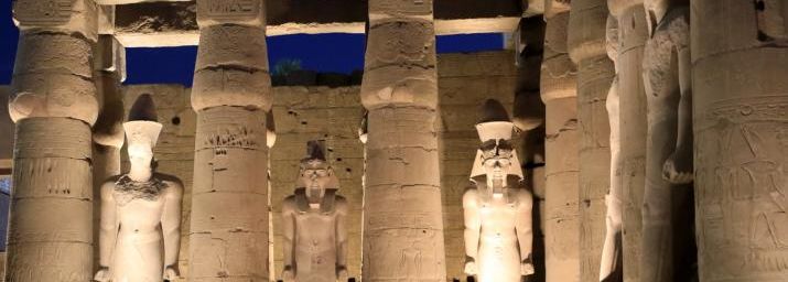 Le temple d'Amon by night à Louxor 2, Thèbes, Egypte