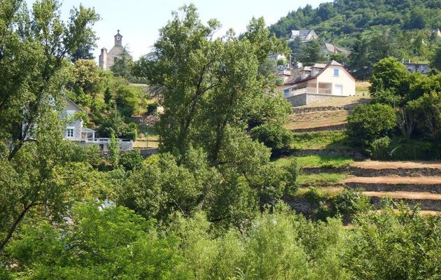 Montézic et la cascade du saut du chien 