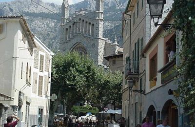 la baie de soller et le centre ville....