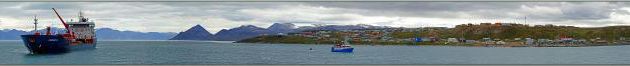 Arrivée devant Pond Inlet, notre escale "formalités" imprévue - Baffin Island - Nunavut - Canada