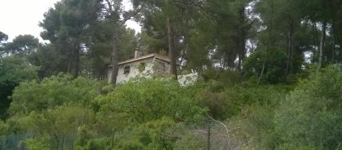 CABANON BUNKER EN SURPLOMB DES VOIES AUTOROUTIERES PENNES MIRABEAU