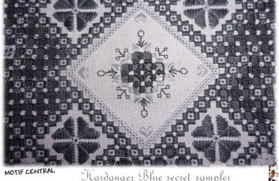 The Blue Secret Hardanger Sampler * IL EST FINI, il reste la finition
