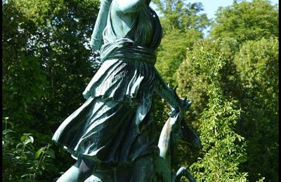 Parc du Château de Rambouillet : Artémis à la biche