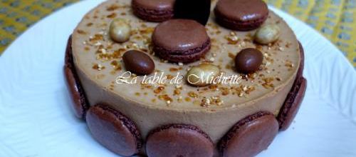Gâteau d'anniversaire, bavarois aux deux chocolats, macarons