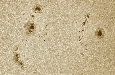 Les beaux groupes de taches solaires AR 3141 et AR 3140