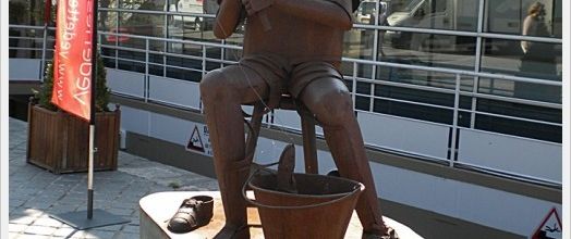 Port de Javel au Port de Suffren, sculptures au fil de l'eau : Le pêcheur