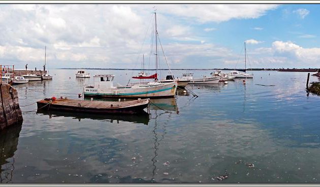 Le Port de Loix-en-Ré à marée haute - Ile de Ré - 17