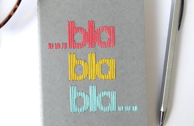 Le carnet brodé typographie moderne tricolore - The embroidered notebook tricolor modern typography
