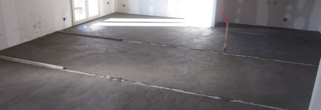 Réalisation du coulage des chapes maigres au mortier du rez de chaussé