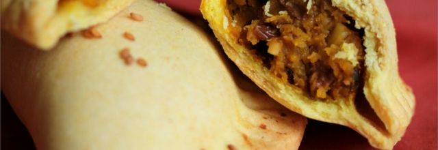 Chaussons au potimarron {noix de cajou & raisins secs} 