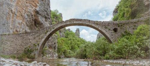 Grèce, le pont Alexis Moutsos