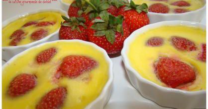 CRÈME AUX OEUFS AVEC FRAISES