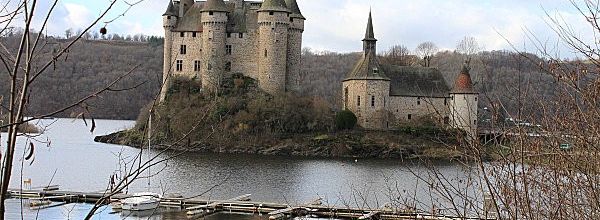 LE CHÂTEAU DE VAL . (1/2)