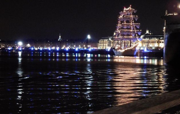 le voilier Cuauhtemoc de nuit