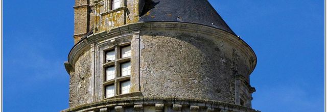 85 . Vendée - Apremont (1) - Château d'Apremont