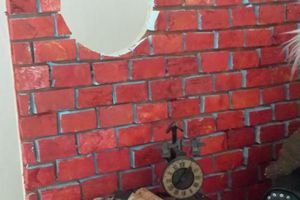 Un mur de briques enfin construit...