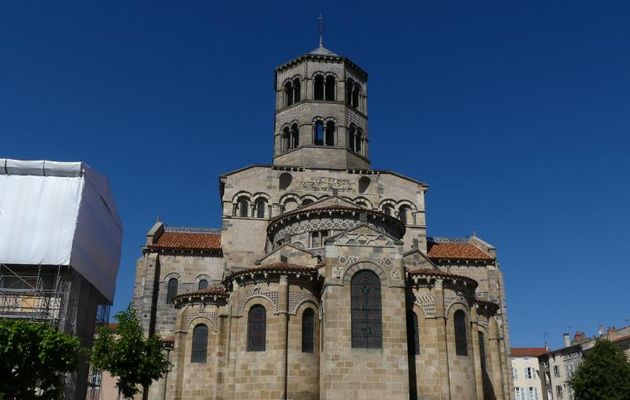 SAINT -  AUSTREMOINE  12 EME SIECLE  A  ISSOIRE