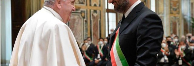 Le Pape partage sa vision de la cité avec des maires italiens - VA