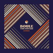 BOULE vide son sac en public, by BOULE