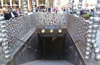 Le Kiosque des Noctambules de Jean-Michel Othoniel