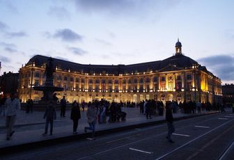 Le soir de la fête du fleuve à Bordeaux