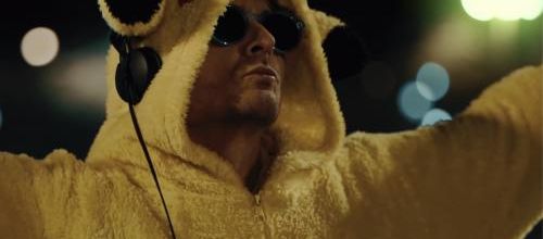 Adri1 chante la pandémie avec la vidéo décalée Netflix