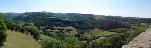 À côté de Salers