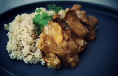 Poulet sauce satay {marinade au citron vert, sauce coco-cacahuètes}