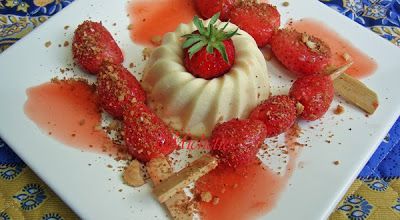 Bavarois au génépi jaune, brochettes de fraises caramélisées, crumble