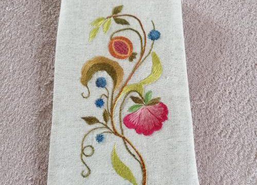 je suis tentée par la broderie crewel