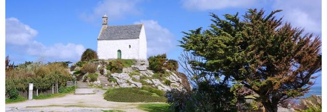 Chapelle Ste Barbe et l'île de Sieck en Finistère nord 