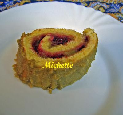 Gâteau roulé à la pâtissière au thé matcha, confiture de framboise