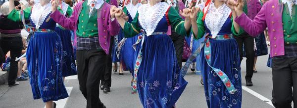 les bagads (  culture Bretonne ..)