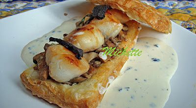 Feuilleté maison de st Jacques aux girolles et cèpes, sauce truffée