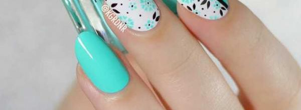Nail Art fleuri inspiration Instagram et assiettes