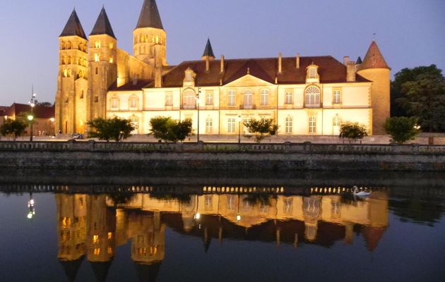 reflets de nuit à Paray le Monial 