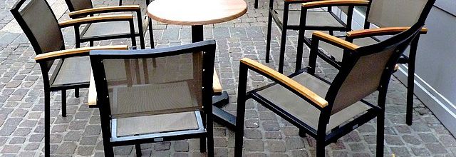 Vu dans l'Est / Chaises et sièges d'ici / 28...