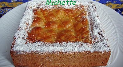 Un délicieux gâteau basque mais à la crème de pistache et aux mûres