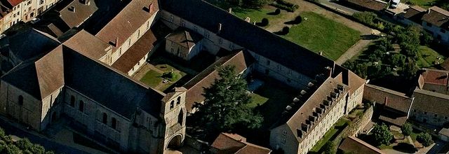 Solignac :  le pont rompu du XIIIème en aval sur la Briance 