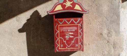 Une boîte aux lettres étoilée