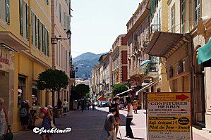 Menton..la vieille ville et le port...
