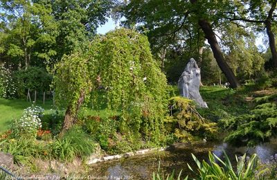 Parc Monceau : Monument à Ambroise Thomas, la Grotte et la Cascade