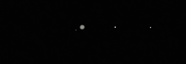 Neptune et Triton observés à fort grossissement le 12 août 2002
