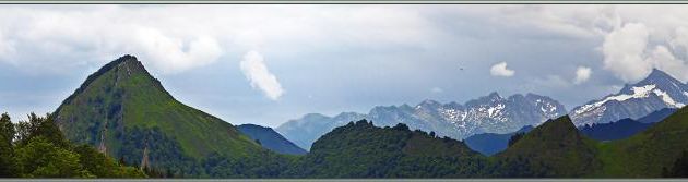 Le massif du Mont Valier vu de la Chapelle de l'Isard - Sentein - 09